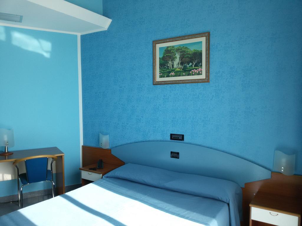 Hotel Ristorante Miramare 마리나디지오이사이오니카 객실 사진