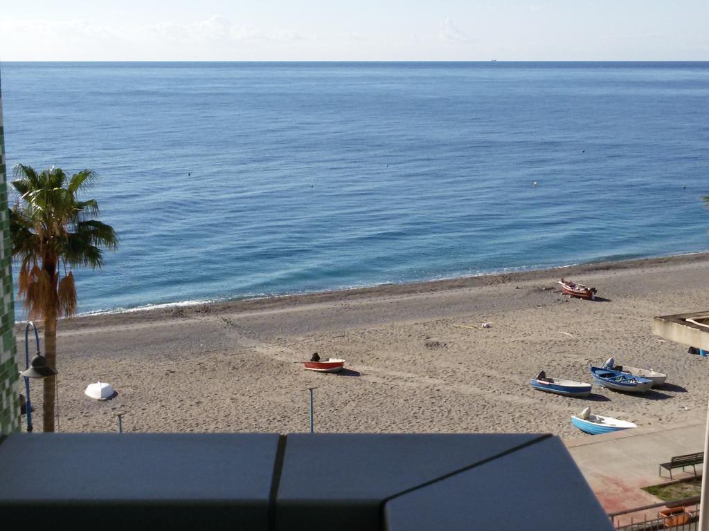 Hotel Ristorante Miramare 마리나디지오이사이오니카 객실 사진