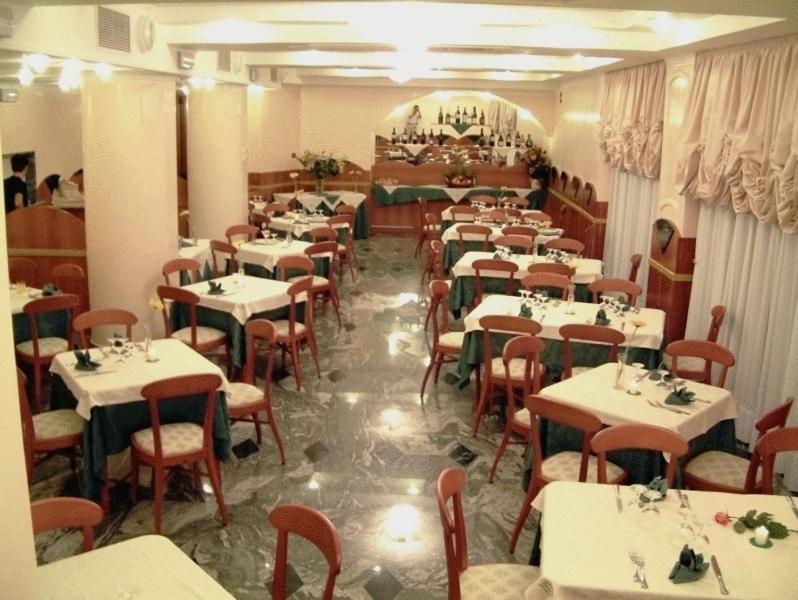 Hotel Ristorante Miramare 마리나디지오이사이오니카 외부 사진